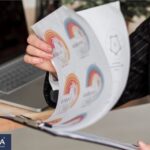 równość wynagrodzeń, dyrektywa 2023/970, prawo pracy, różnice płacowe, obowiązki pracodawcy, przejrzystość wynagrodzeń, raportowanie wynagrodzeń, zakaz pytania o zarobki, prawo do informacji o wynagrodzeniach, wdrożenie dyrektywy, równe płace kobiet i mężczyzn, zmiany w prawie pracy, compliance HR, polityka wynagrodzeń, rekrutacja a prawo, obowiązki informacyjne pracodawcy