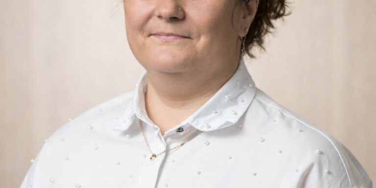 Doświadczenie z zakresu administracji i windykacji zdobywała m.in. pracując jako specjalista ds. windykacji, gdzie wdrażała nowe standardy pracy i skutecznie zarządzałam procesem odzyskiwania wierzytelności.