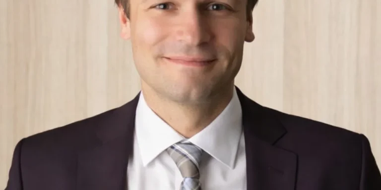 Mec. Tomasz Wróblewski specjalizuje się w prawie gospodarczym, prawie cywilnym i prawie pracy, zapewnia kompleksową obsługę przedsiębiorców.