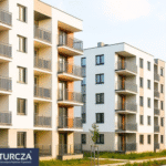 najem senioralny, seniorzy w Polsce, mieszkania dla seniorów, prawo nieruchomości, polityka senioralna, lokale komunalne dla seniorów, samodzielność seniorów, inwestycje mieszkaniowe, prawo spadkowe, dostępność mieszkań dla seniorów, wsparcie dla osób starszych, gmina a senior, bezpieczeństwo mieszkaniowe, mieszkania dostosowane do potrzeb seniorów, konsultacje prawne dla seniorów