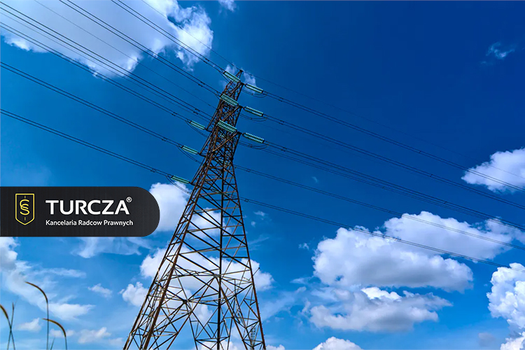 odszkodowanie za służebność przesyłu, wynagrodzenie za służebność przesyłu, bezumowne korzystanie z nieruchomości, słupy energetyczne odszkodowanie, linia energetyczna na działce, gazociąg na działce odszkodowanie, kabel podziemny na działce, infrastruktura przesyłowa wynagrodzenie, służebność przesyłu co to jest, zasiedzenie służebności przesyłu, wyrok Trybunału Konstytucyjnego P 10/16, wynagrodzenie za bezumowne korzystanie z gruntu, odszkodowanie za spadek wartości nieruchomości, ograniczenie prawa własności działki, służebność przesyłu wynagrodzenie ile wynosi, kancelaria prawna służebność przesyłu, roszczenia właścicieli nieruchomości, urządzenia przesyłowe na działce, linie wysokiego napięcia odszkodowanie, stacja transformatorowa na działce, gazociąg strefa kontrolowana, negocjacje z przedsiębiorstwem przesyłowym, analiza stanu prawnego nieruchomości, służebność przesyłu a księga wieczysta, wynagrodzenie za korzystanie z działki, odszkodowanie za ograniczenie zabudowy, dopłata do zaniżonego wynagrodzenia, prawa właściciela nieruchomości, dochodzenie roszczeń od przedsiębiorstw, służebność przesyłu 2026