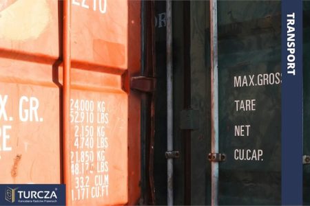 reklamacje w transporcie, konwencja CMR, prawo transportowe, transport międzynarodowy, przewoźnik, zgłoszenie szkody, odpowiedzialność za przesyłkę, termin reklamacji, przesyłka uszkodzona, opóźnienie w dostawie, przedawnienie roszczeń, reklamacja pisemna, kancelaria prawna, biznes, transport drogowy