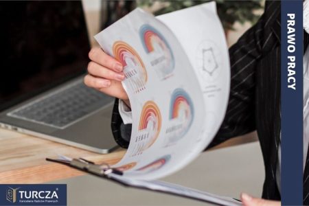 równość wynagrodzeń, dyrektywa 2023/970, prawo pracy, różnice płacowe, obowiązki pracodawcy, przejrzystość wynagrodzeń, raportowanie wynagrodzeń, zakaz pytania o zarobki, prawo do informacji o wynagrodzeniach, wdrożenie dyrektywy, równe płace kobiet i mężczyzn, zmiany w prawie pracy, compliance HR, polityka wynagrodzeń, rekrutacja a prawo, obowiązki informacyjne pracodawcy